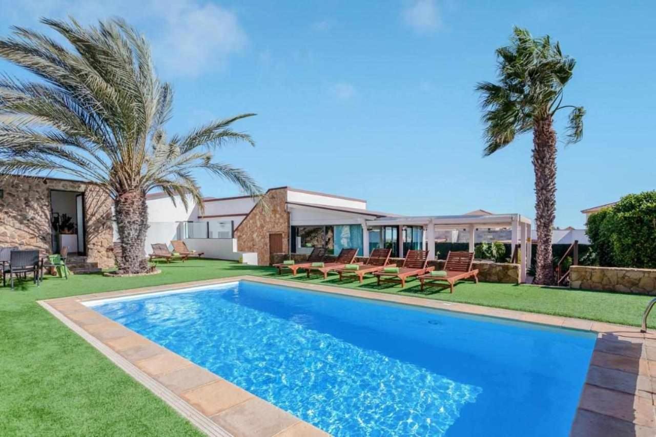 Villa Cobas Con Piscina Y Privada Triquivijate Exterior foto