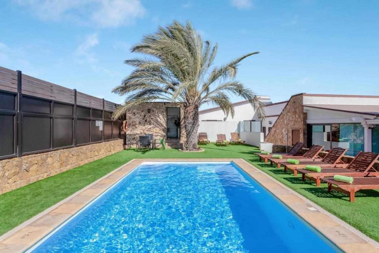 Villa Cobas Con Piscina Y Privada Triquivijate Exterior foto